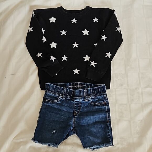 Gap Girl's Bundle Of Sweater & Jean Shorts With Raw Hem Size 8 Black/ Blue - Picture 2 of 16